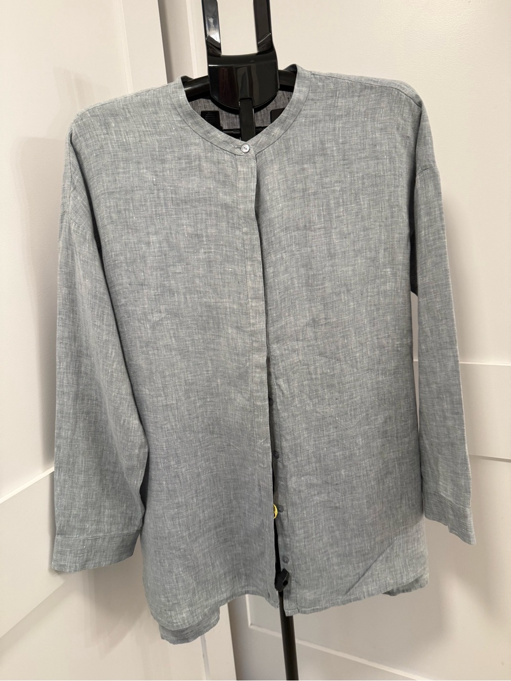 Eileen Fisher Women’s Light Gray Band-Collar Button Shirt